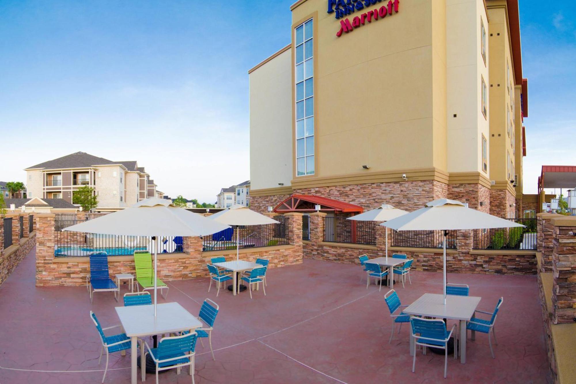 Fairfield Inn And Suites By Marriott North Spring Bagian luar foto