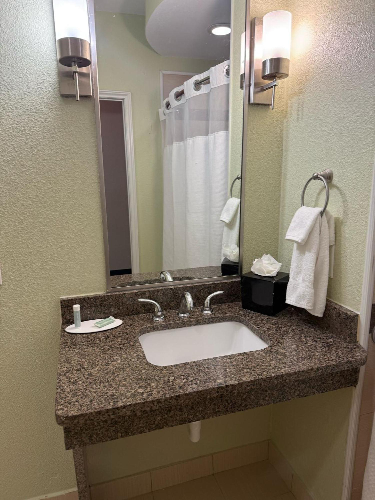 Fairfield Inn And Suites By Marriott North Spring Bagian luar foto